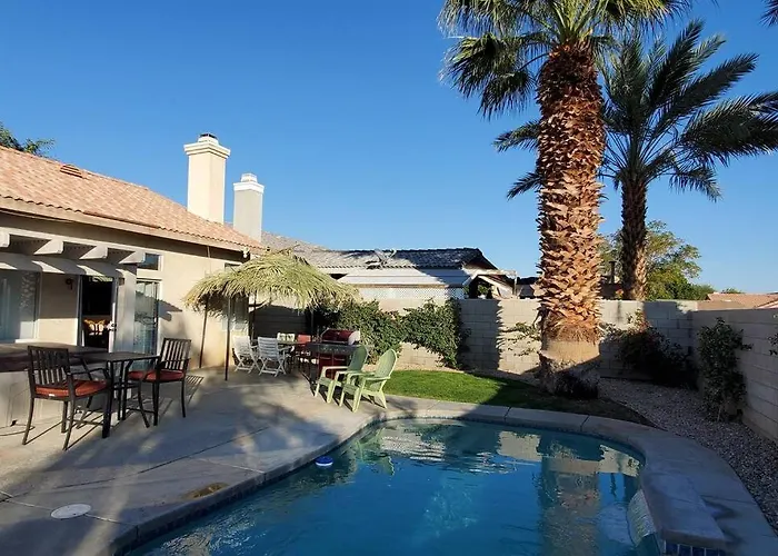 Sunshine Daydream By The Pool And Spa