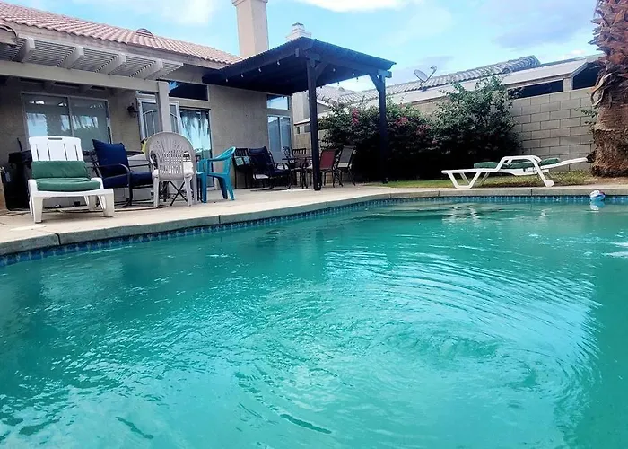 Sunshine Daydream By The Pool And Spa